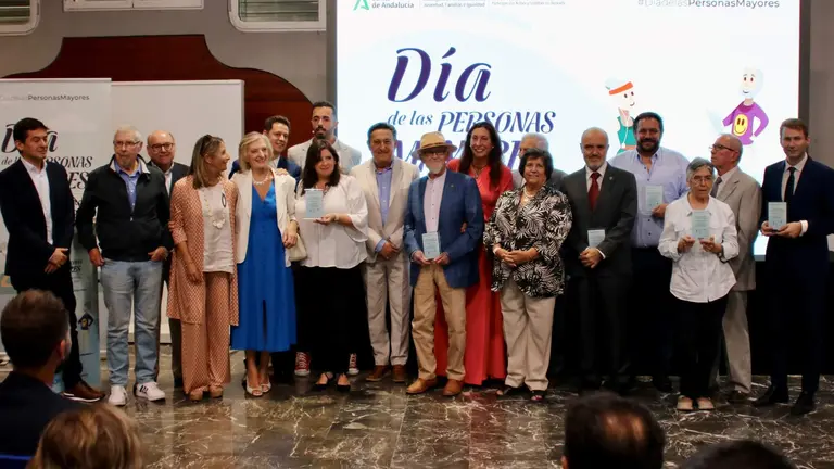 Foto de familia del D&iacute;a de las Personas Mayores