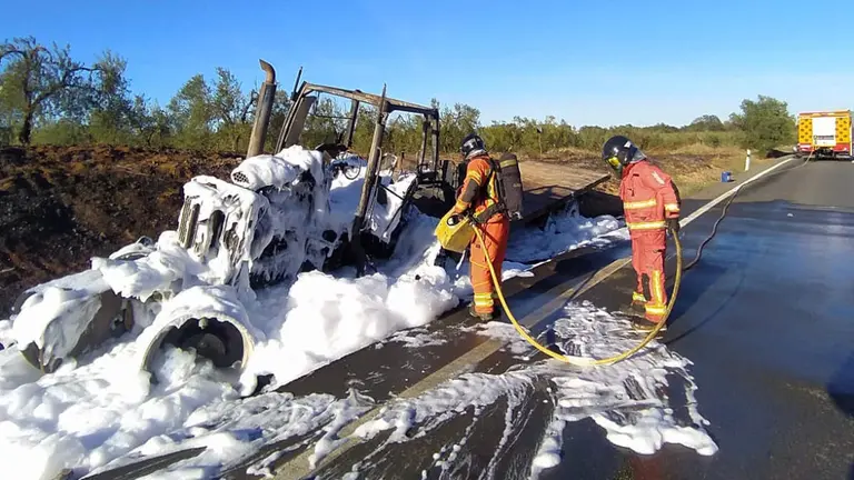 El veh&iacute;culo qued&oacute; reducido a un amasijo de chatarra