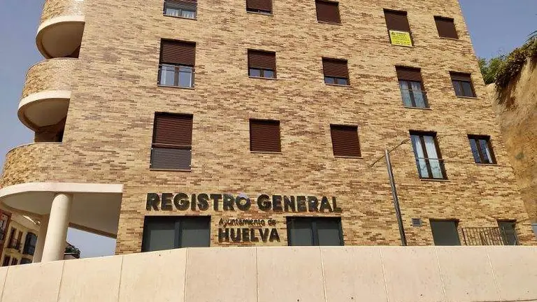 AC96F879-5BDA-4E90-AE43-704459B40078