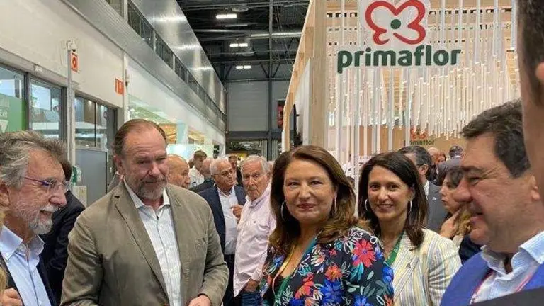 El presidente de la entidad financiera junto a representantes institucionales y productores