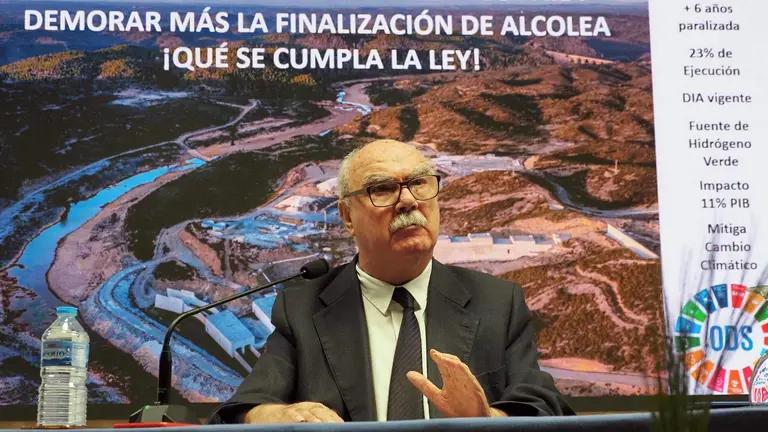 Juan A. Mill&aacute;n, en la rueda de prensa.