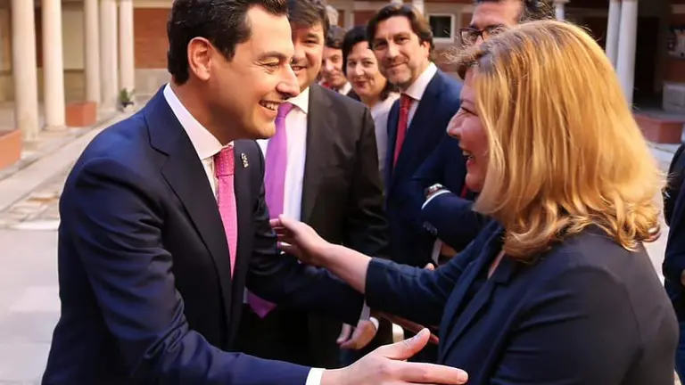 Berta Romero junto a Juanma Moreno