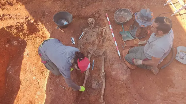 Una de las exhumaciones en una fosa com&uacute;n