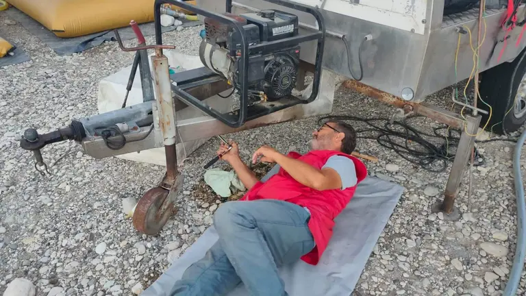 Manuel Canelo colaborando con el Equipo Internacional de Cruz Roja