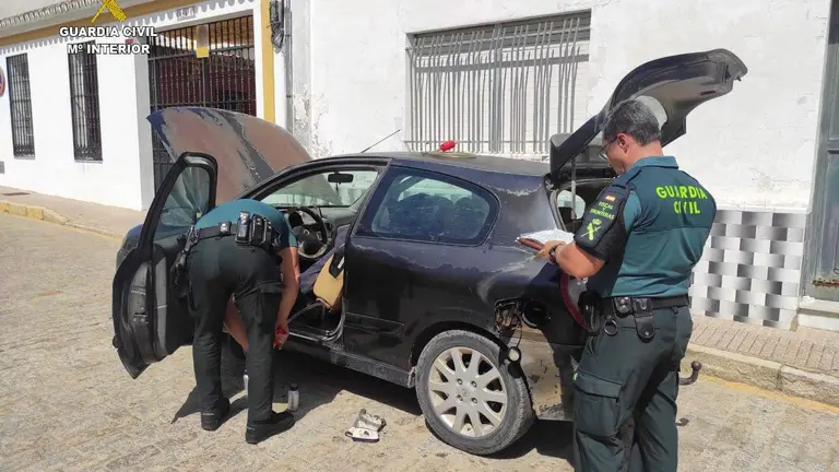 La Guardia Civil investiga el veh&iacute;culo que supuestamente utilizaba el combustible robado