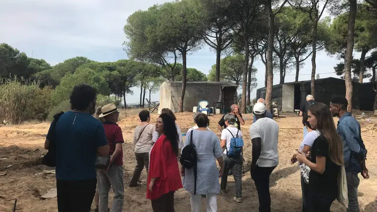 Imagen de la visita al asentamiento las madres