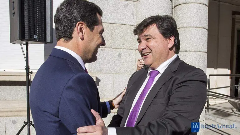 Juanma Moreno y Gabriel Cruz.