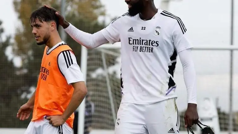 El onubense Yeray Lancha con Rudiger.