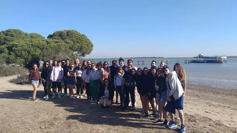 Erasmus disfrutando de alguno de los espacios v&iacute;rgenes con los que cuenta la provincia