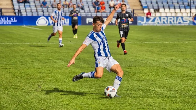Juanjo Mateo en acción con el Recreativo.