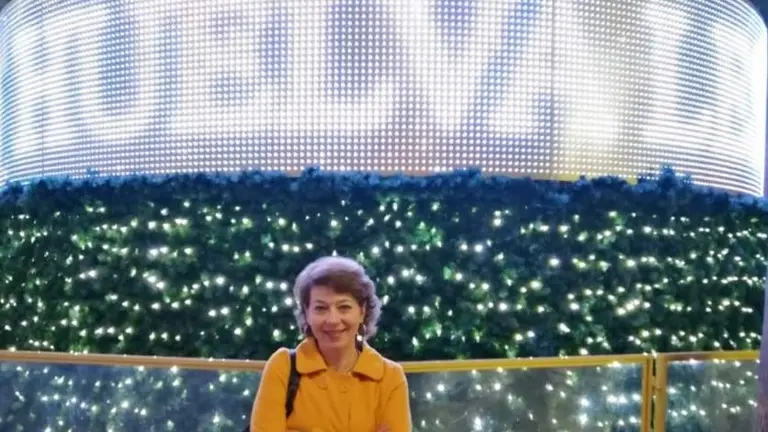 Con las luces de Huelva de guía.