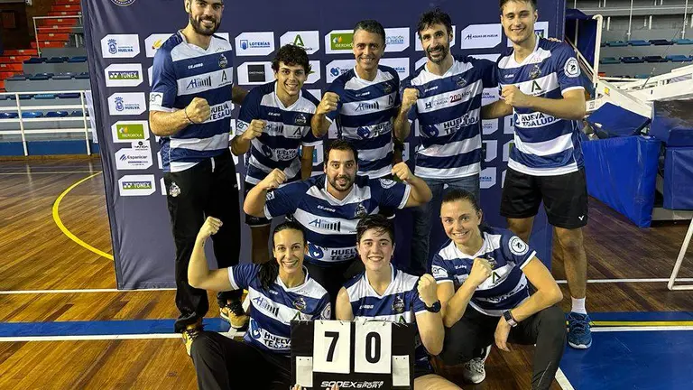 El CB IES La Orden festeja su triunfo.