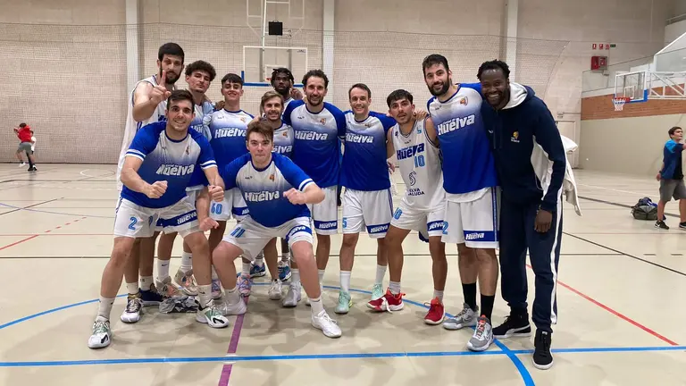 El Ciudad de Huelva celebrando su victoria.