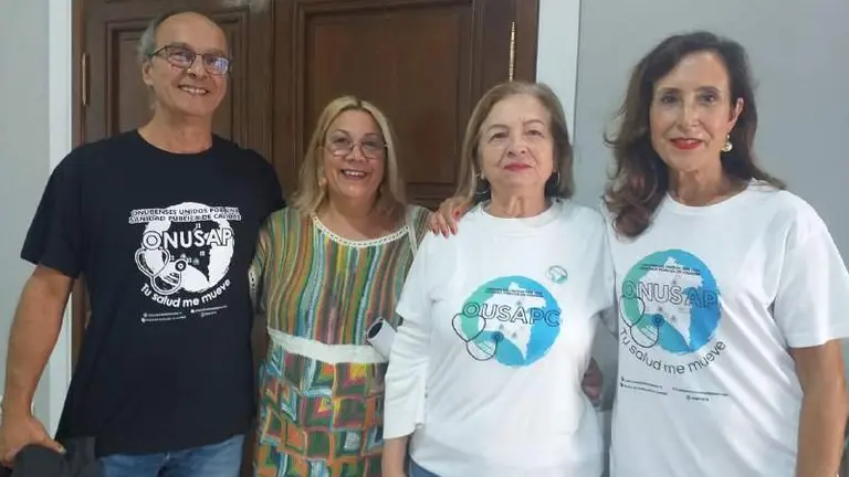 Mónica Rossi con integrantes de Onusap