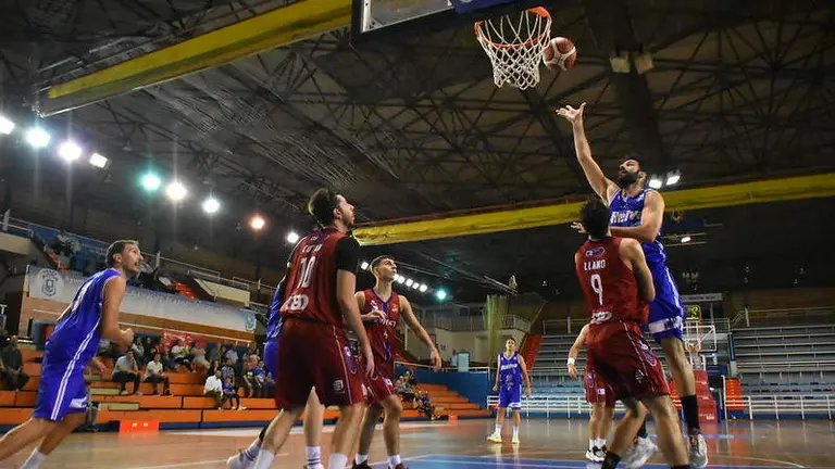 Lanzamiento a la canasta del Dos Hermanas.