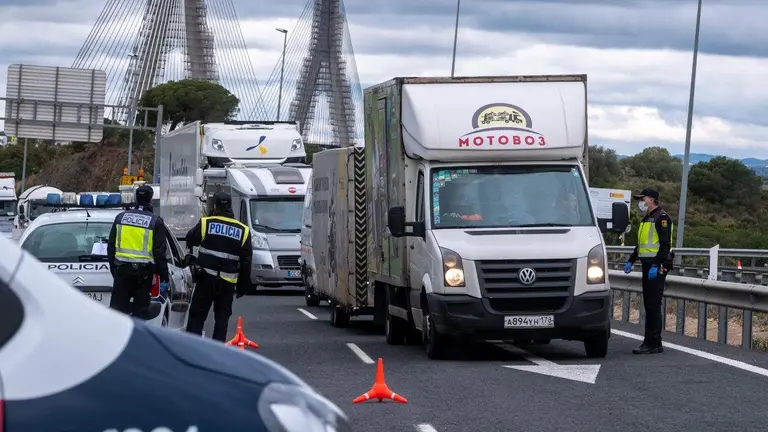 Controles en el Puente INternacional sobre el Guadiana