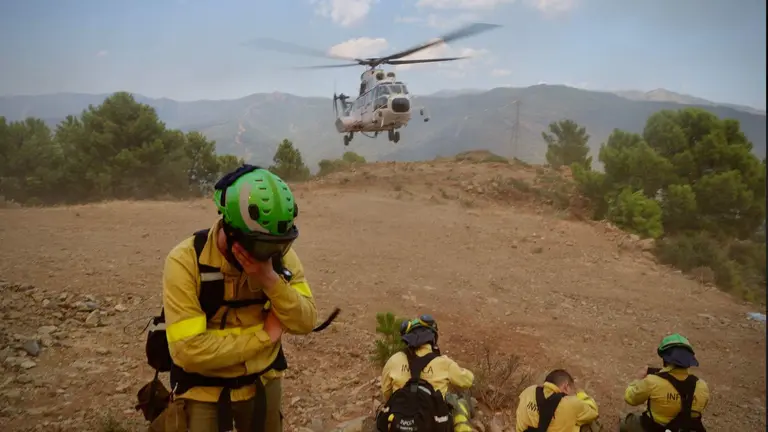 Efectivos del Infoca llegan a un incendio
