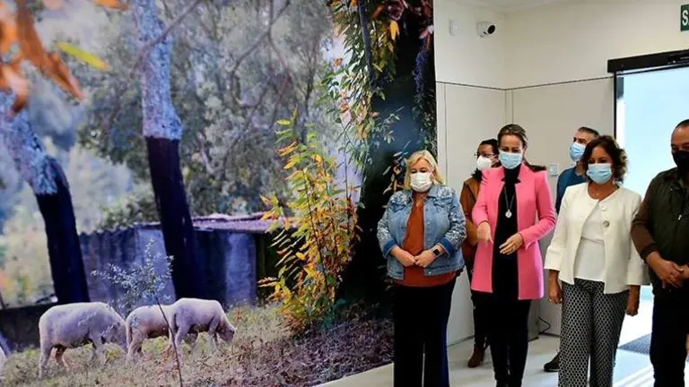 Inauguraci&oacute;n del Consultorio por la consejera