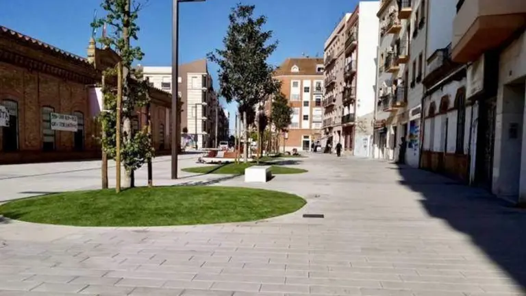 Los vecinos del barrio han recogido firmas para advertir de la situaci&oacute;n precaria de la vivienda y su morador