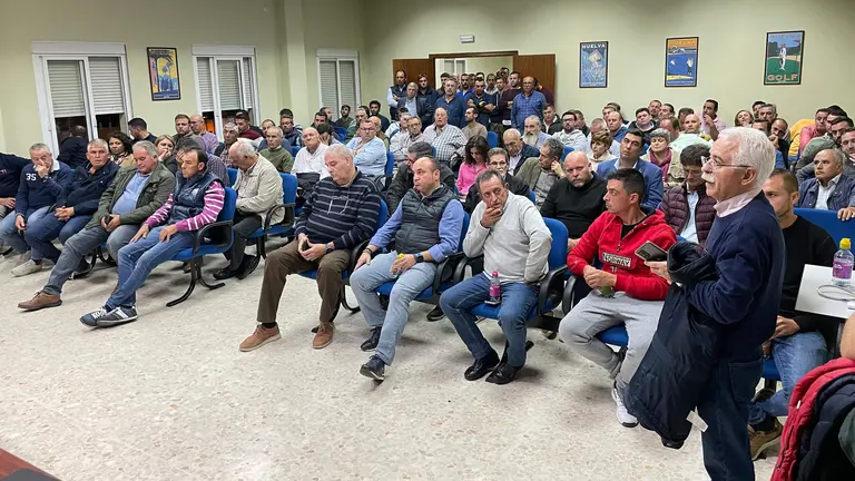 Asamblea de agricultores en Rociana
