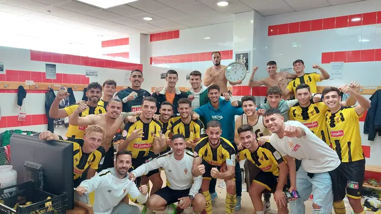 El San Roque celebra su victoria sobre el filial bético.