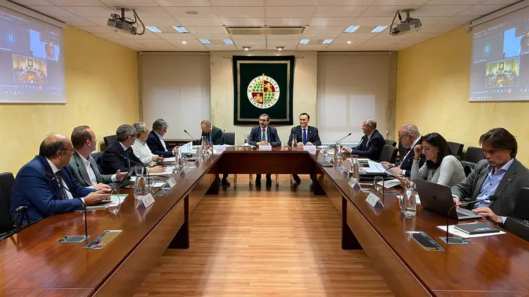 Reuni&oacute;n de rectores y rectoras en la JUnta