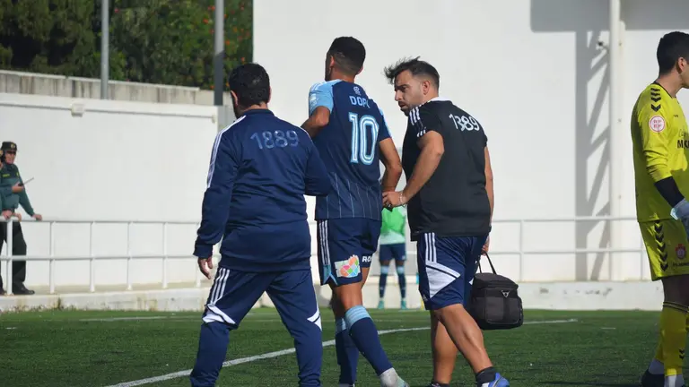 Dopi se retira lesionado del último choque ante el Utrera.