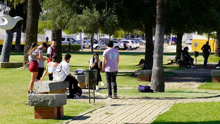 Alumnado en el Campus