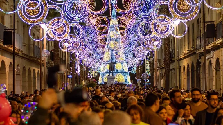 Miles de onubenses se dieron cita para no perderse el encendido de su ciudad