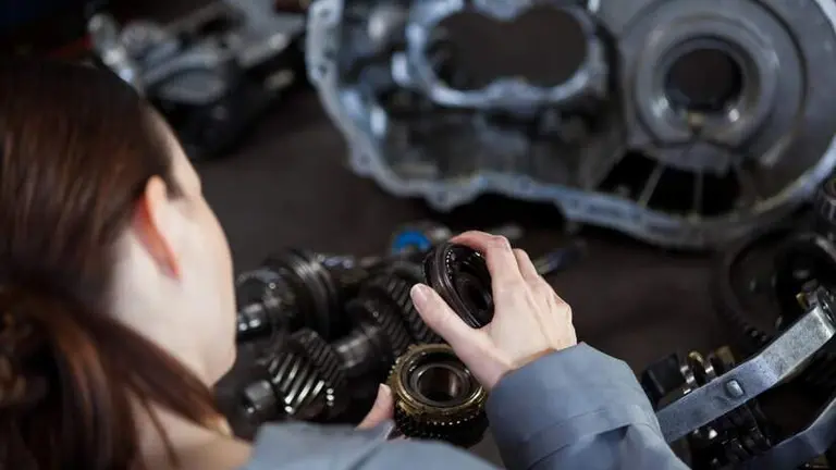 Los desguaces son un buen lugar para encontrar piezas con las que reparar nuestro autom&oacute;vil