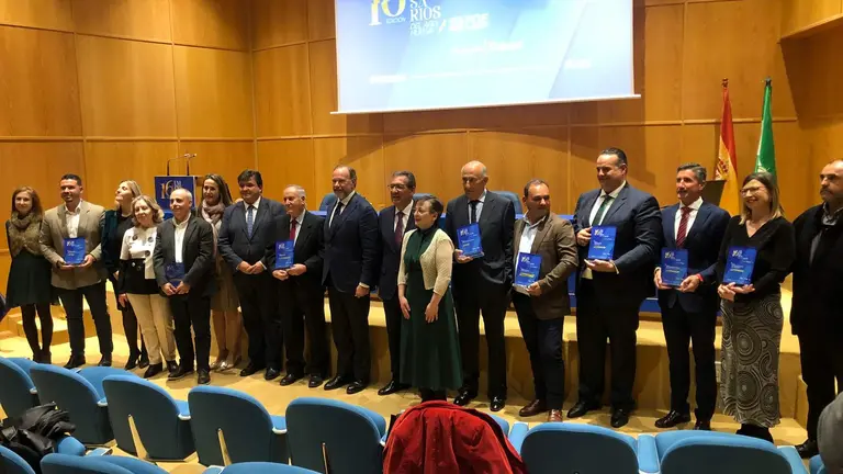 Foto de familia de los galardonados