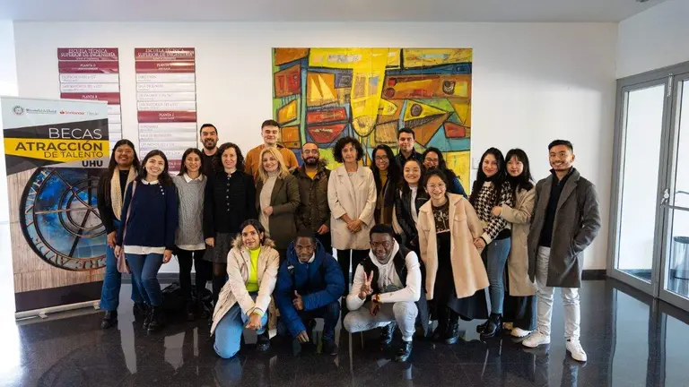 Alumnado a su llegada a la UHU