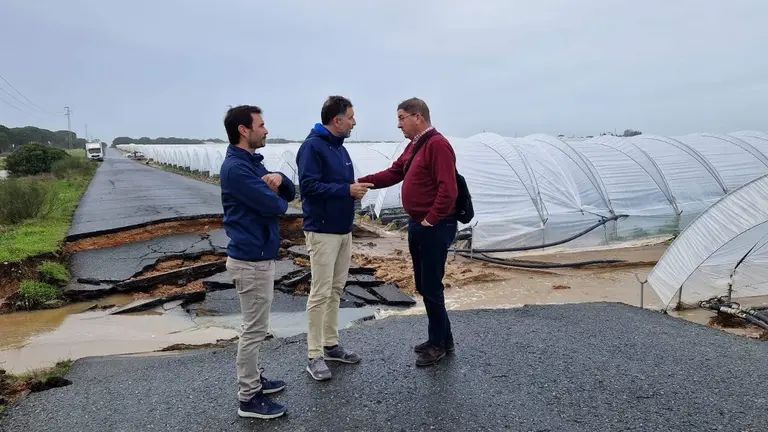 Camino de Las Peñuelas, levantado por las lluvias