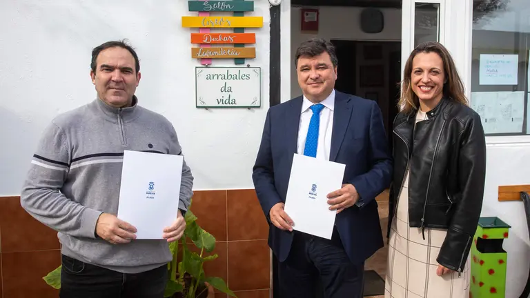 Firma del convenio y visita a Arrabales