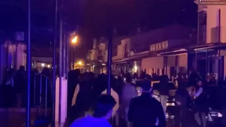 Multitud de j&oacute;venes se agolpan en Navidad en El Roc&iacute;o