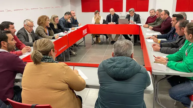 Plana mayor del PSOE en la reunión con la Plataforma de Regadíos