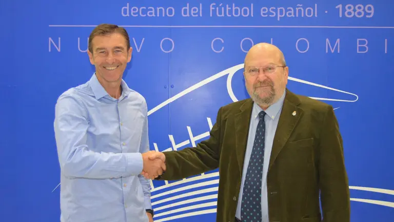 Manolo Toledano con el presidente del Recreativo.