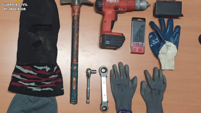 Parte de los &uacute;tiles que llevaban encima los atracadores.