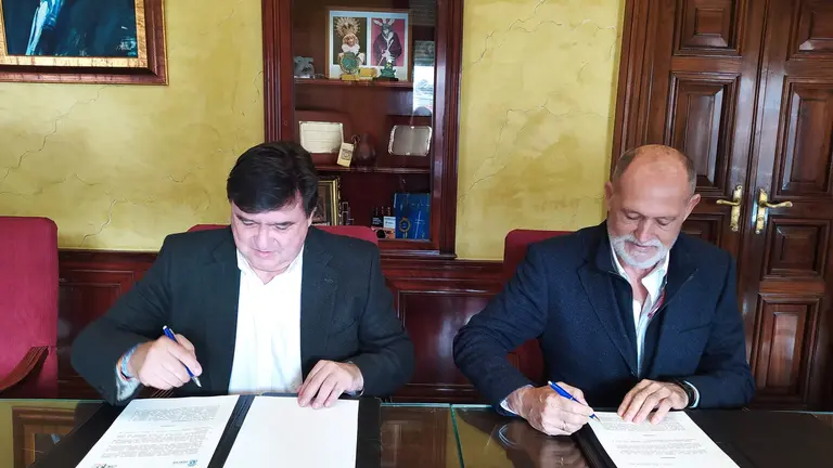 Firma convenio Ayto. Huelva AIQBE