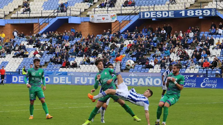Chinchilla marca para el Recre con una chilena.