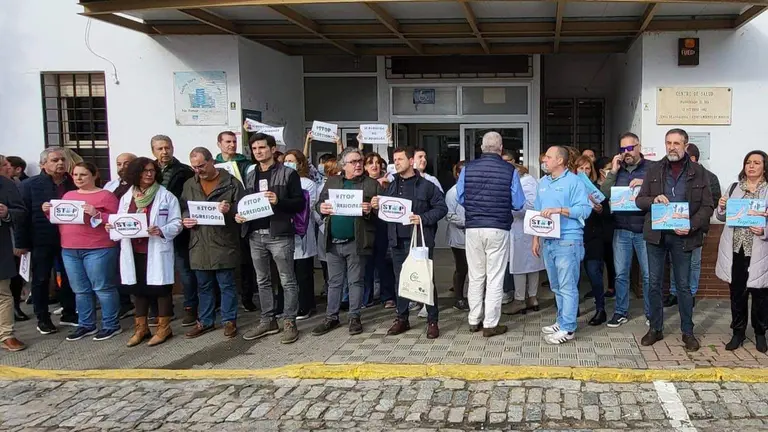 Concentración por la última agresión en Moguer