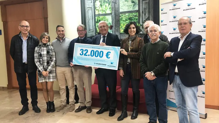 Entrega cheque solidario