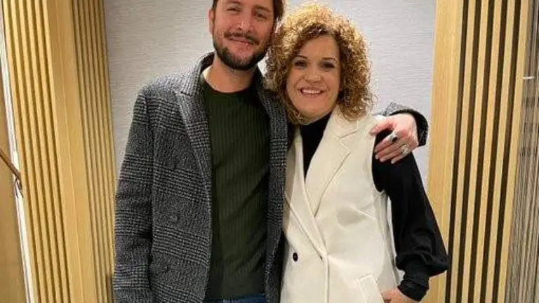 Manuel Carrasco posa con María Eugenia Limón