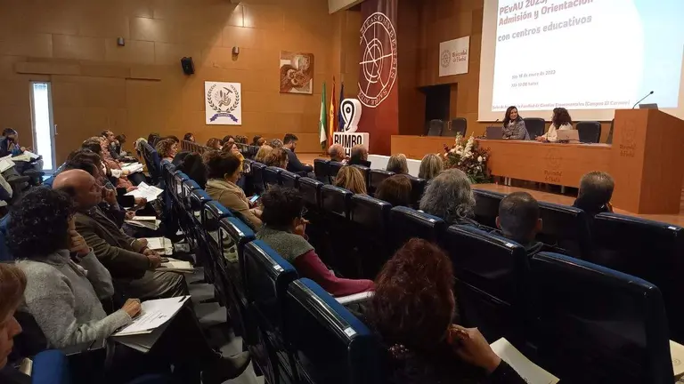 Jornada informativa en la UHU