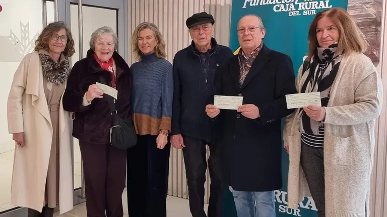 Entrega a varias entidades solidarias de lo recaudado en la exposición de Navidad de Alfonso Aramburu