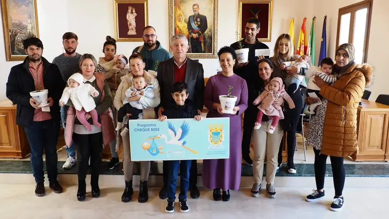 Entrega de los cheques sociales