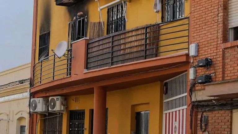 Exterior del piso afectado por el incendio