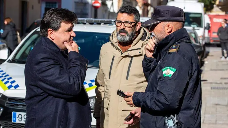 El alcalde, Gabriel Cruz, en el lugar del suceso.