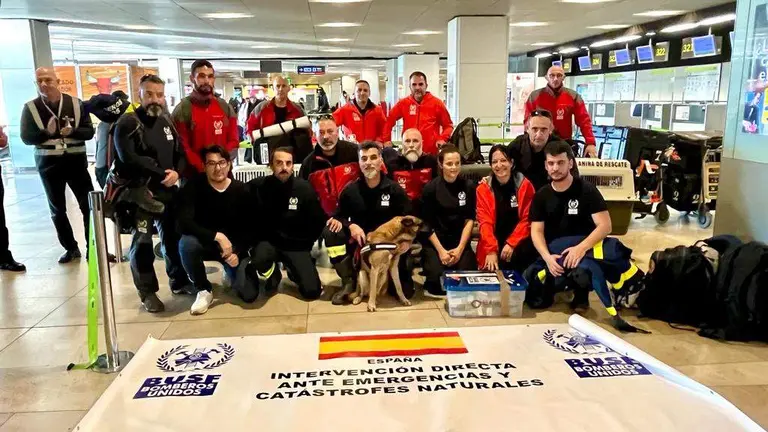 El equipo de Bomberos sin Fronteras a punto de partir, ayer