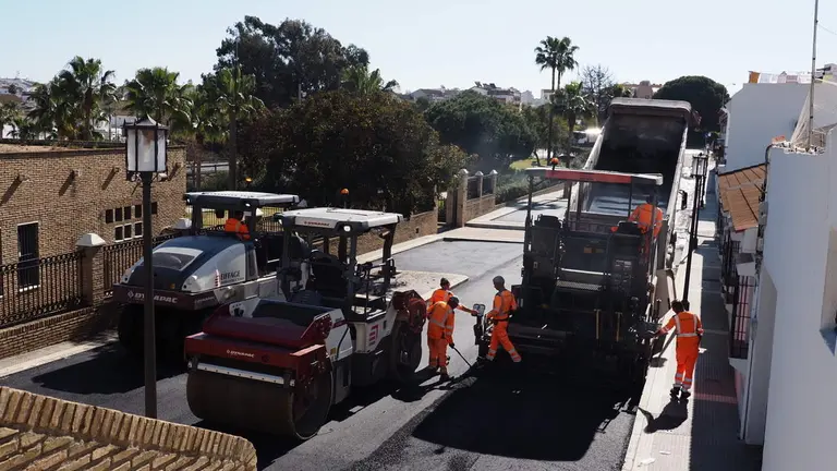 Obras de asfaltado en Palos